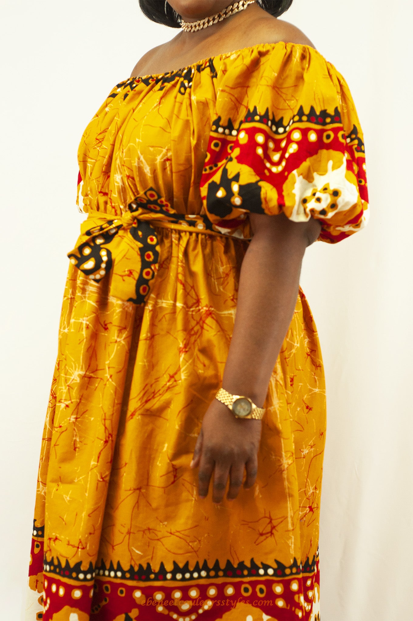 Robe épaules dénudé taille élastique couleurs orange et rouge