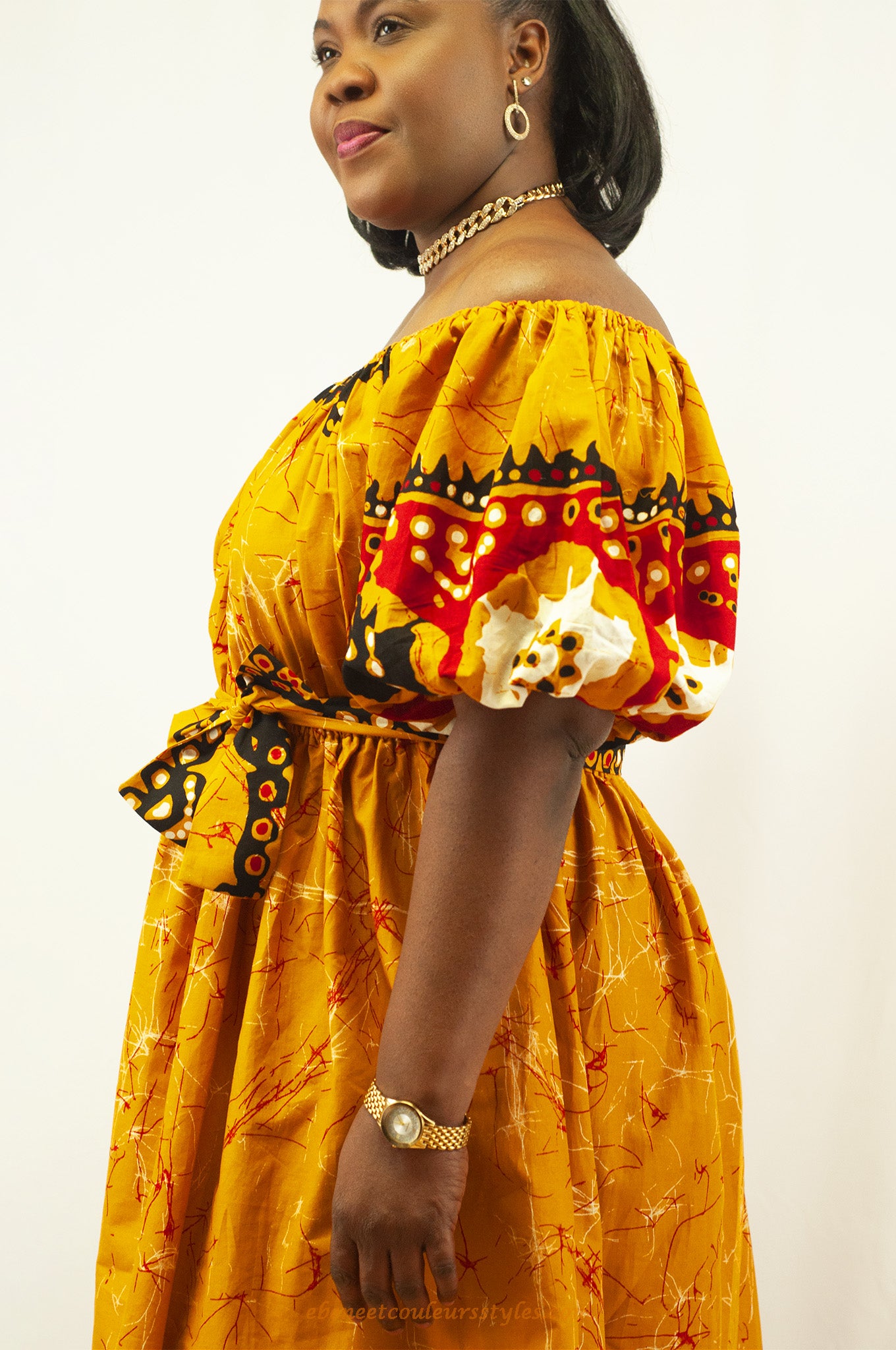 Robe épaules dénudé taille élastique couleurs orange et rouge