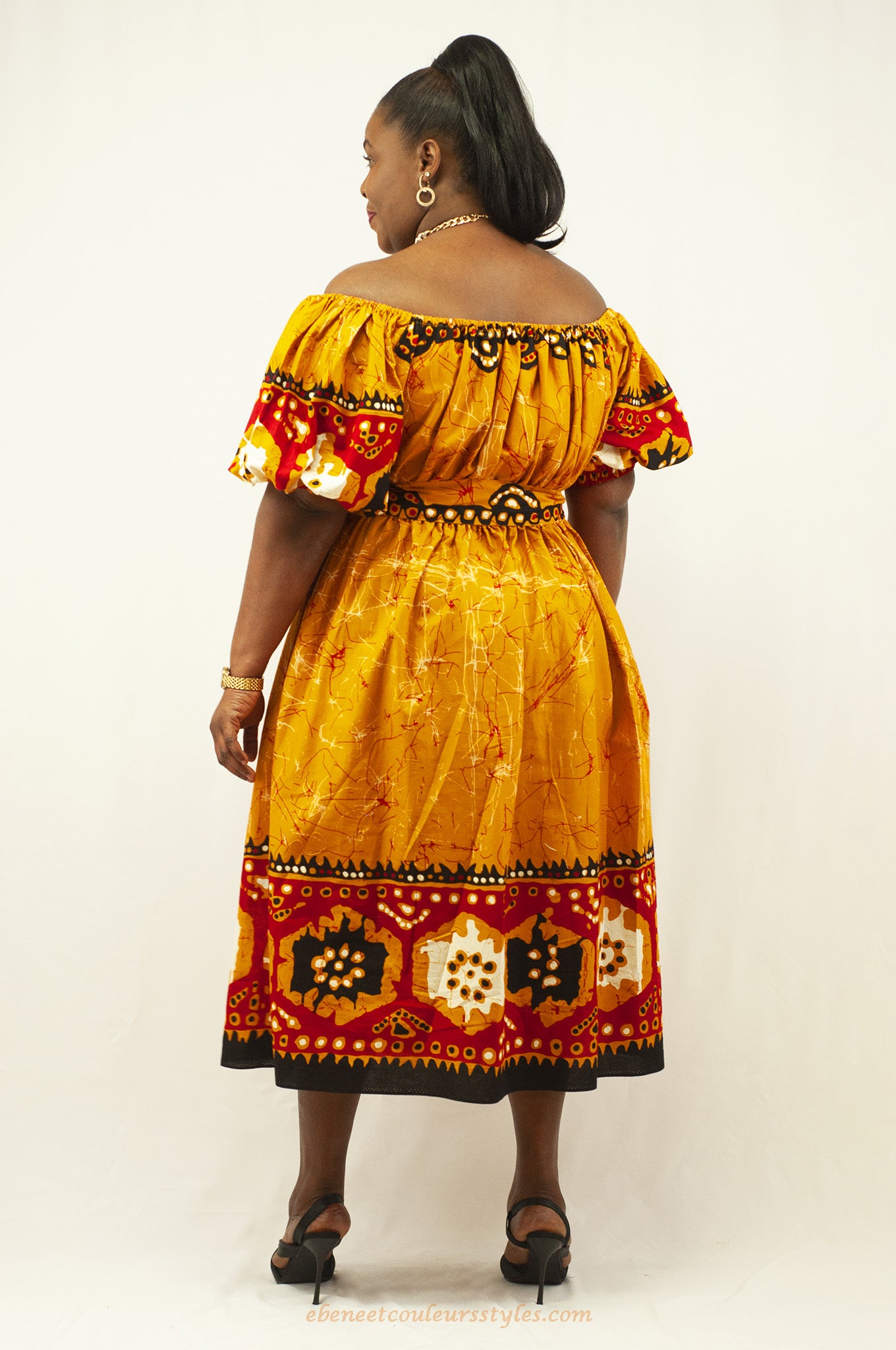 Robe épaules dénudé taille élastique couleurs orange et rouge