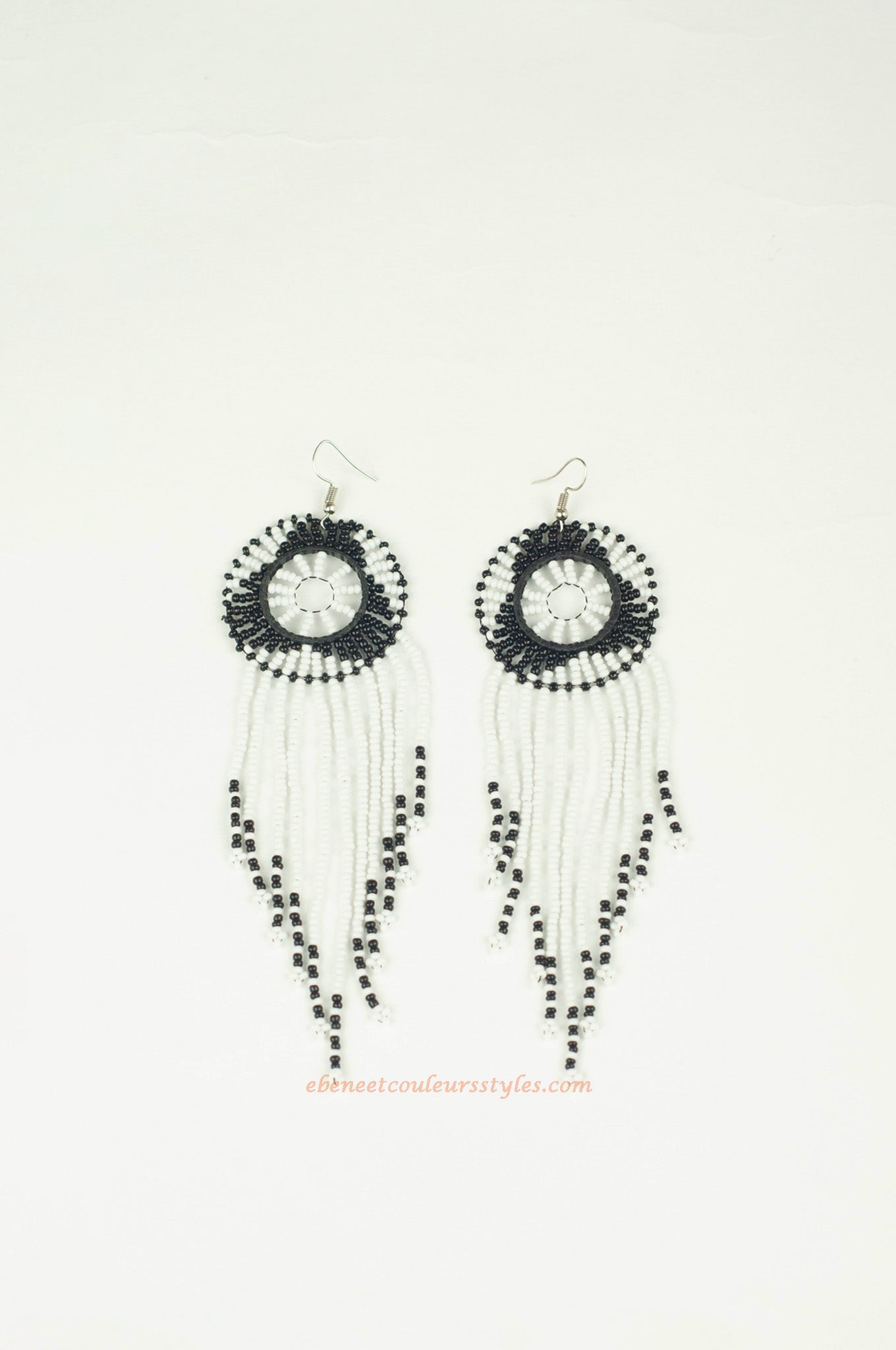 Ébène et couleurs styles-boucles d'oreilles frange blanc et noir