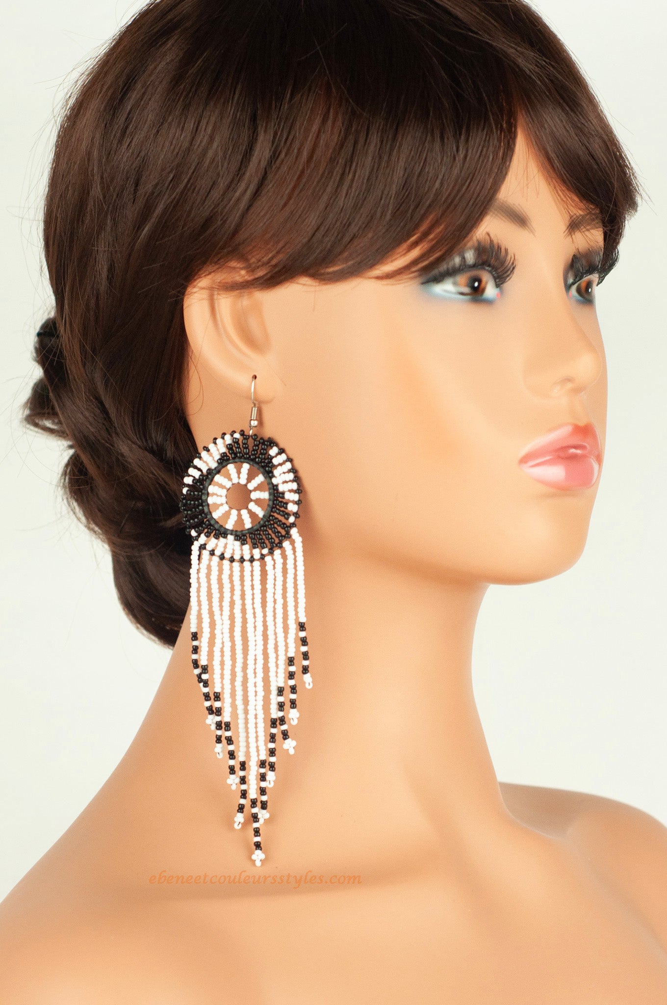 Ébène et couleurs styles-boucles d'oreilles frange blanc et noir