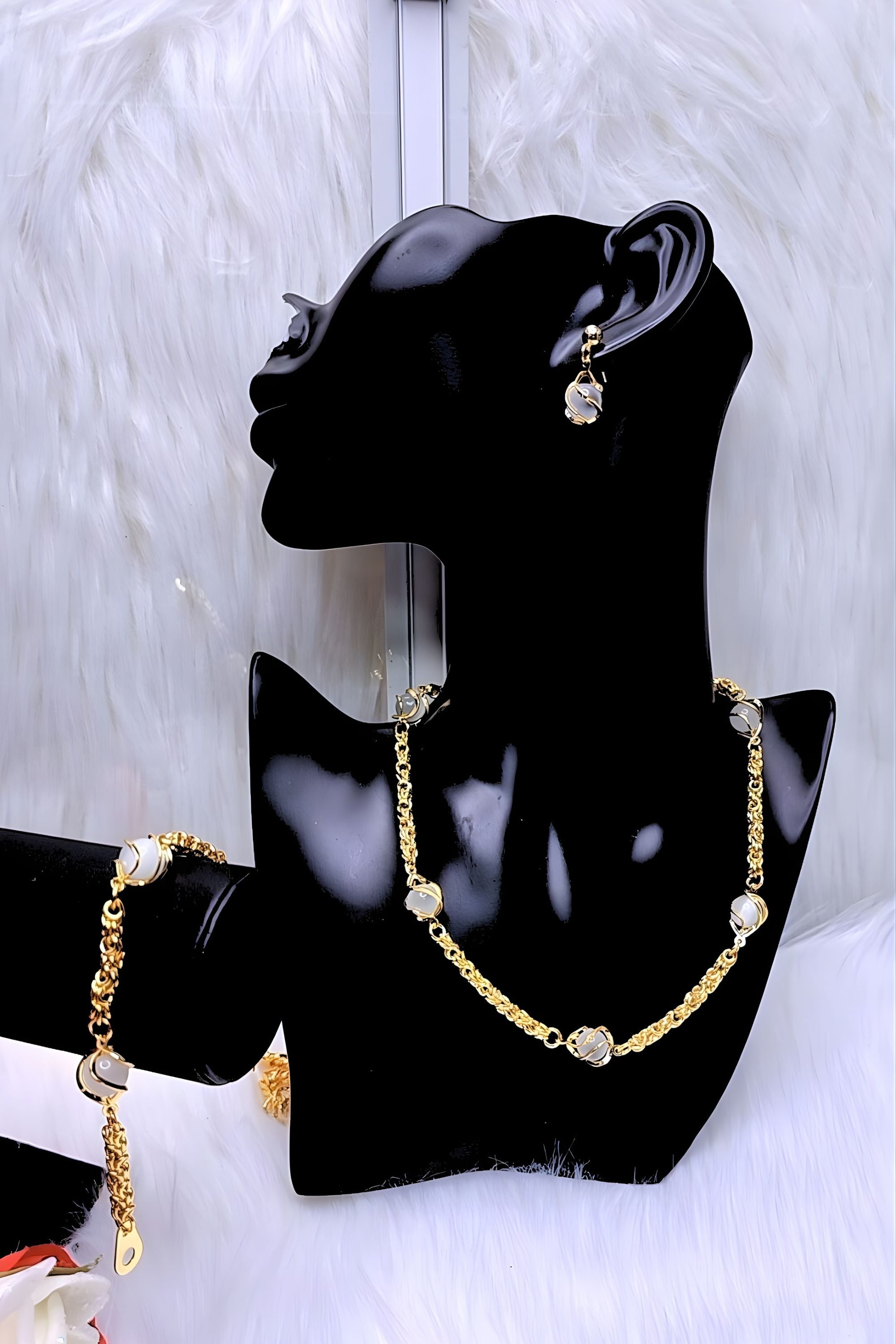 Parure de bijoux plaqué or avec collier, bracelet et boucles d’oreilles minimalistes