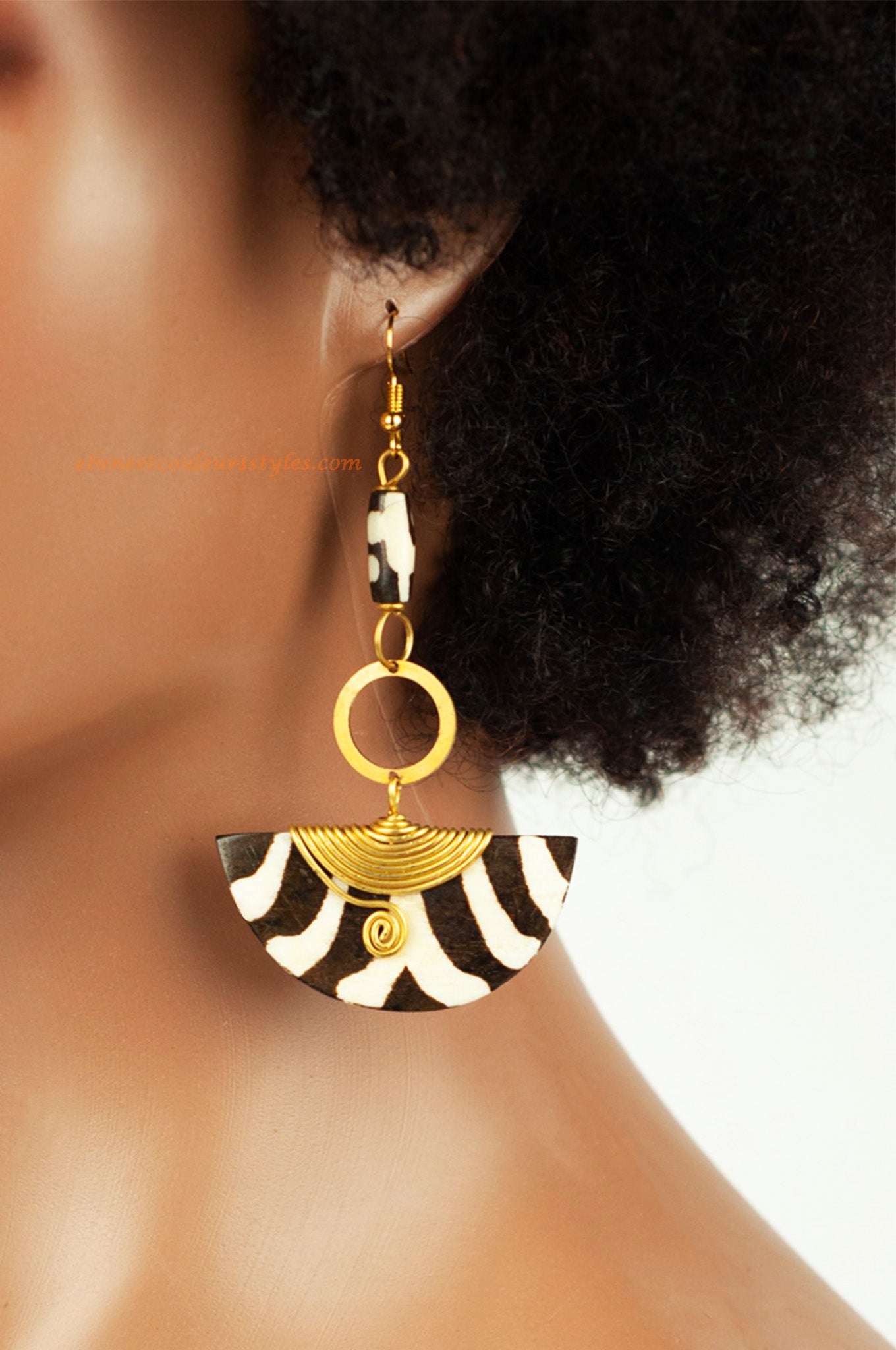 Ébène et Couleurs Styles-boucles d'oreilles os et laiton