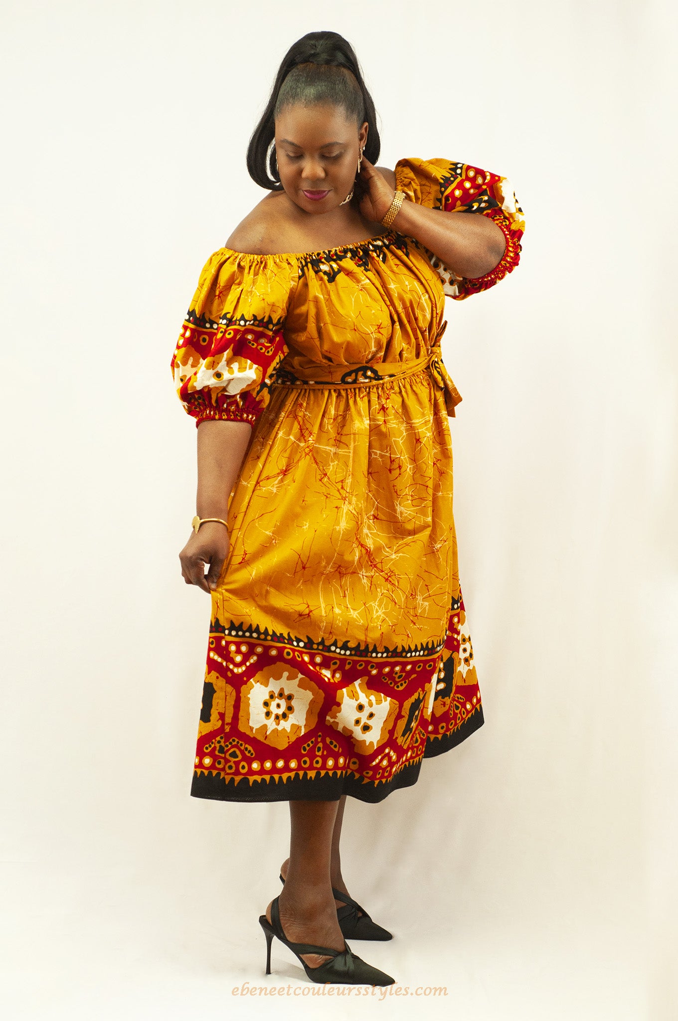 Robe épaules dénudé taille élastique couleurs orange et rouge