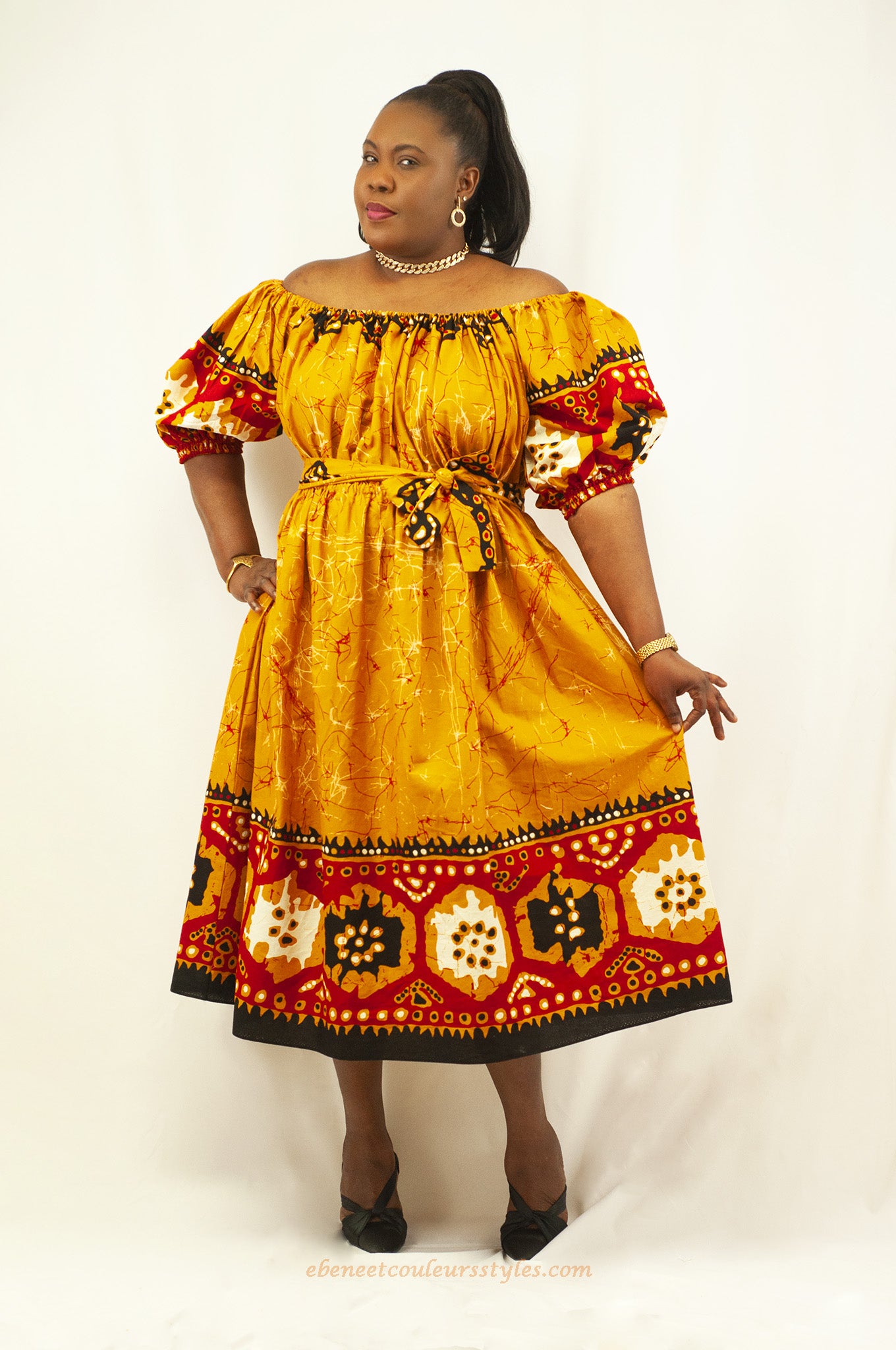 Robe épaules dénudé taille élastique couleurs orange et rouge